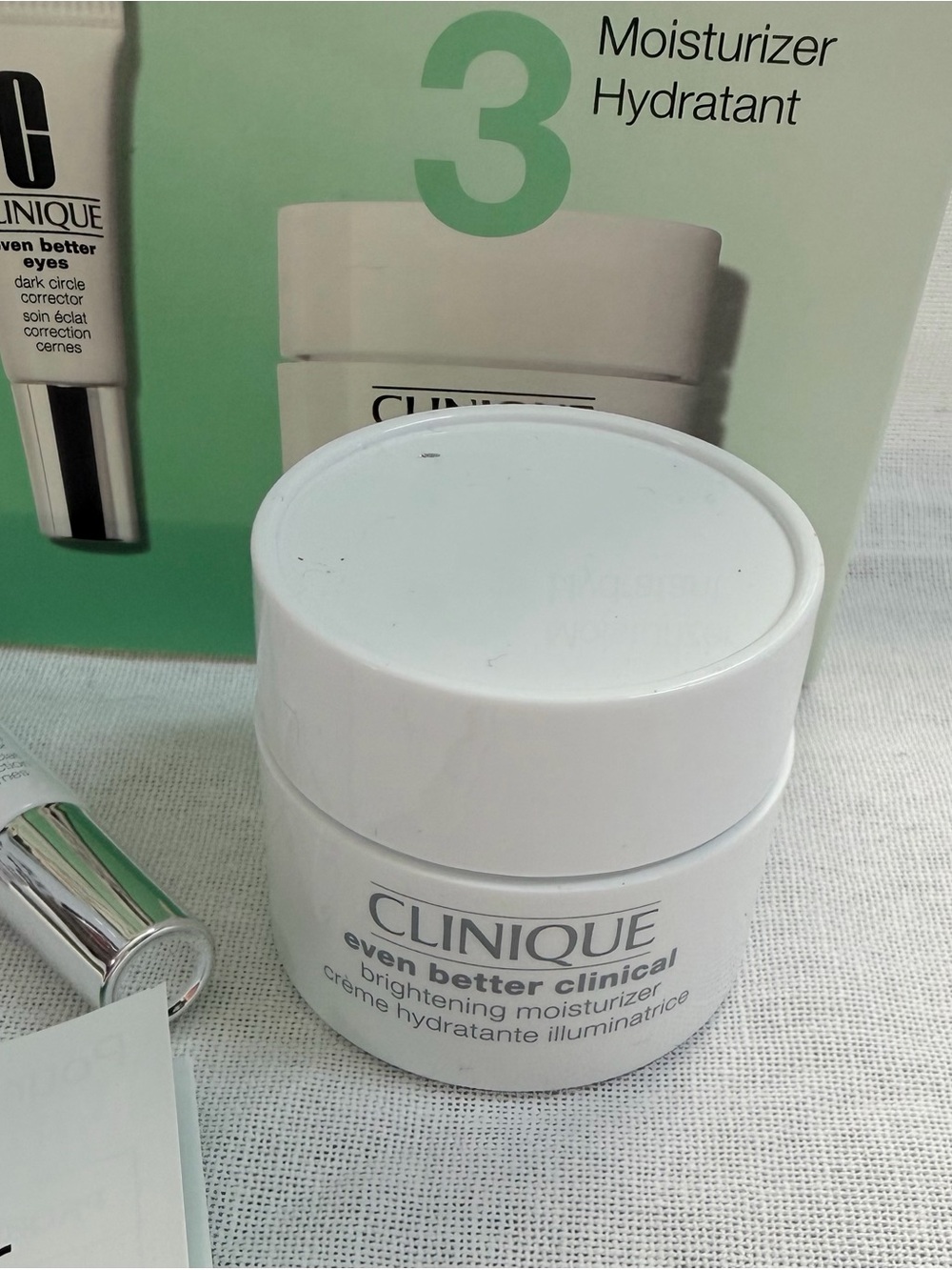 Clinique Brightening Routine Mini Kit - Picture 4 of 5
